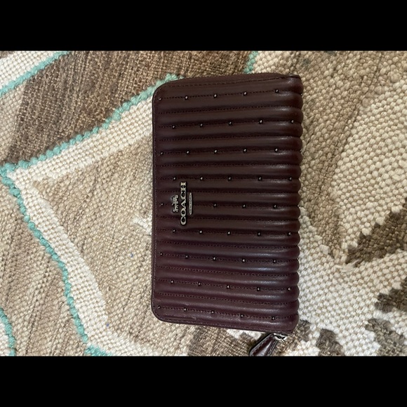 I’m selling a beautiful coach bag/matching wallet - Picture 10 of 14